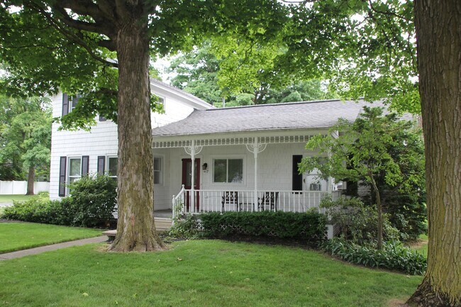 Building Photo - 417 S Main St