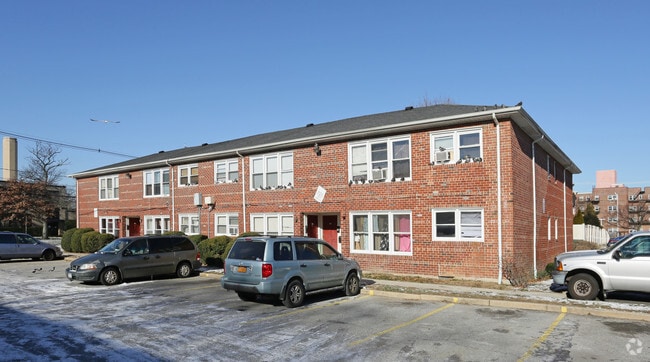 Building Photo - 287-295 W Merrick Rd