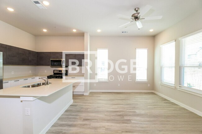 Building Photo - 1337 Creekbank Drive