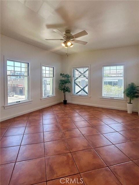 Foto del edificio - 2121 James M Wood Blvd