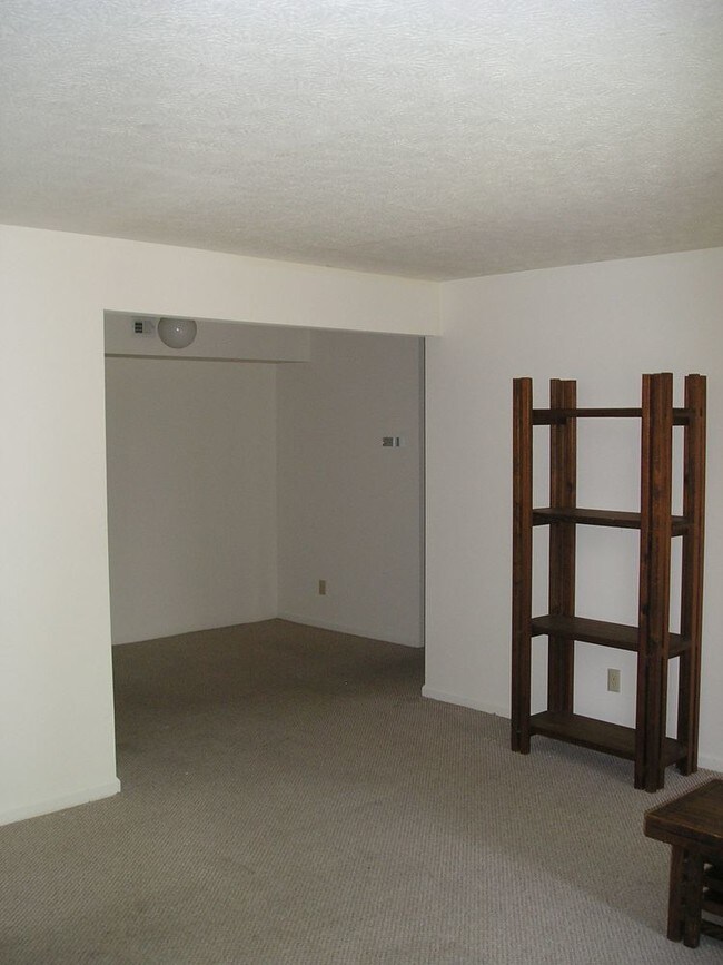 Building Photo - 1112 3 Blue Ridge Dr.