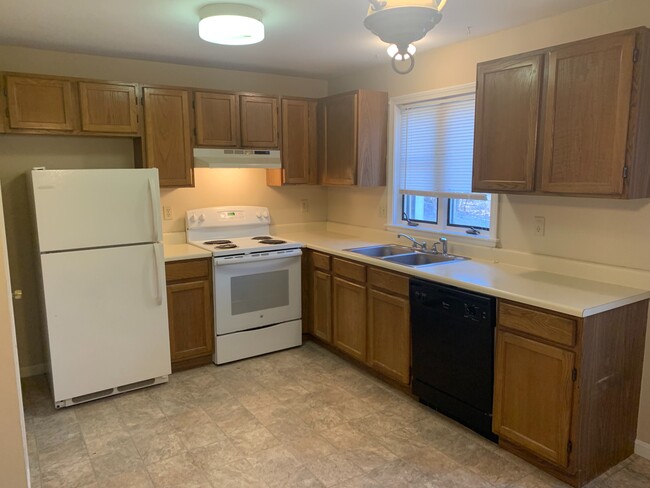 24 Hillside Dr, Dover, NH 03820 - Townhome Rentals in Dover NH ...