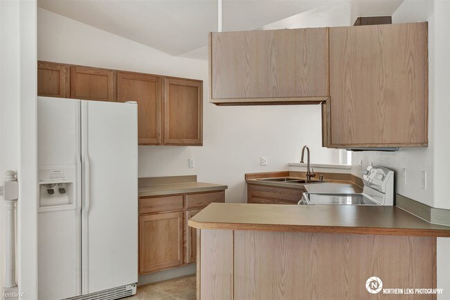 Building Photo - 3 br, 2 bath Condo - 7624 Boundary Ave