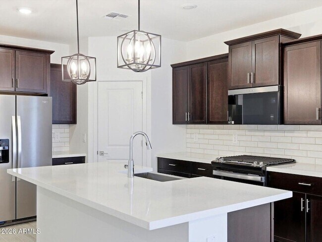 Foto del edificio - 15875 W Cottontail Ln