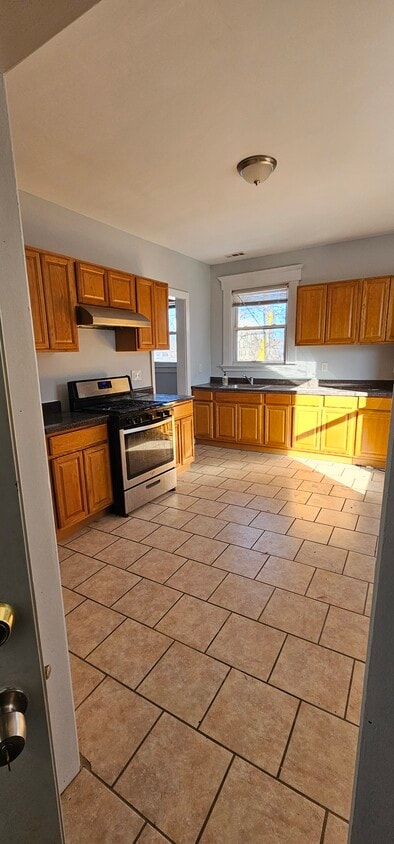 Primary Photo - 107 Sherman Ave