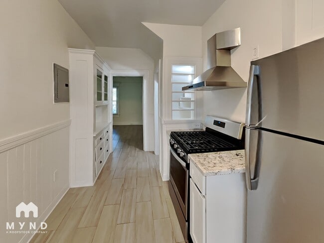 Building Photo - 825 14th St