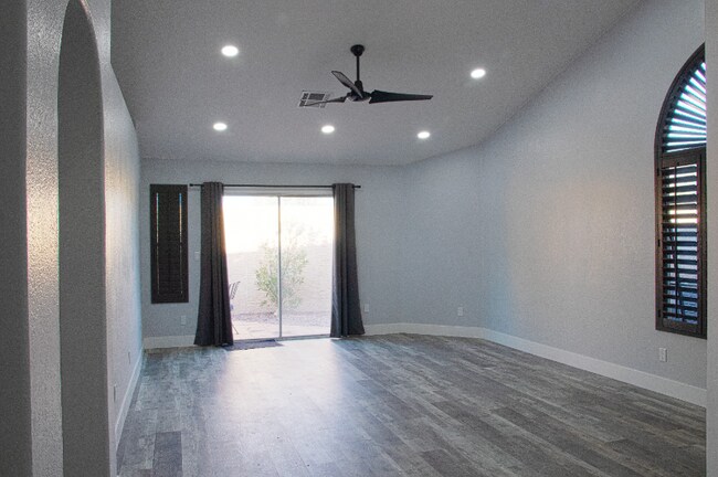 Photo - 3940 E Orchid Ln House