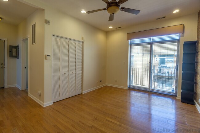 Building Photo - 1643 W Farwell Ave