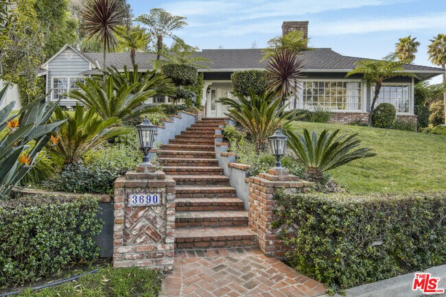 Foto del edificio - 3690 Crownridge Dr