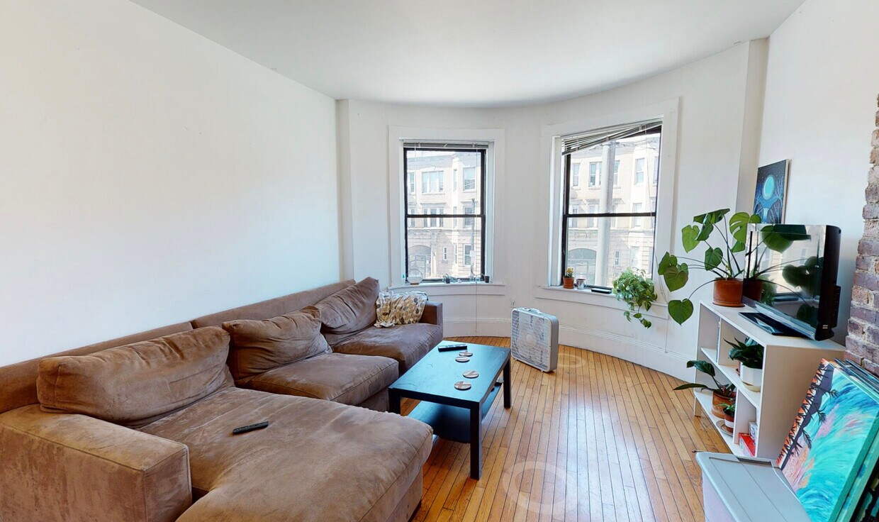 Primary Photo - 858 Huntington Ave