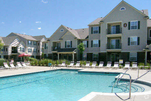 Pool area - Stratford Place at Brownstown