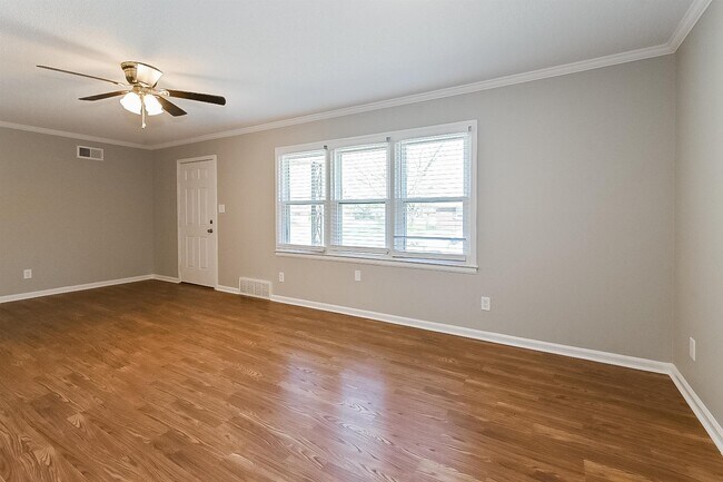 Foto del edificio - 1695 Myrna Ln