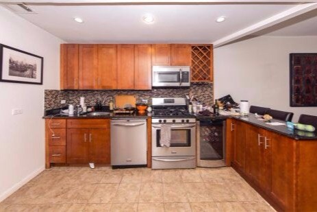 Primary Photo - 221 W 70th St