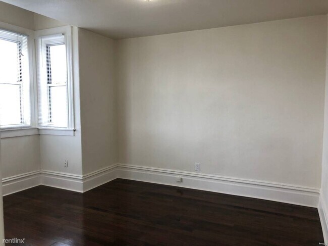 Building Photo - 3 br, 1 bath Duplex - 2027 Myrtle St #2029