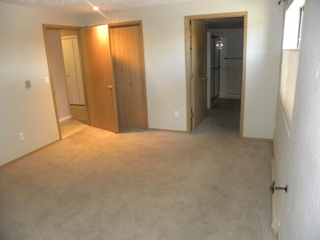 Master Bedroom - 160 S Coeur Dalene St