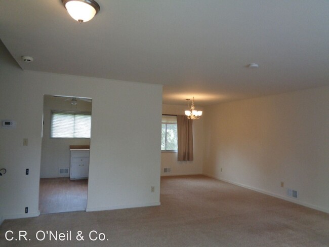 Building Photo - 3 br, 1.5 bath House - 907 Bricker Blvd