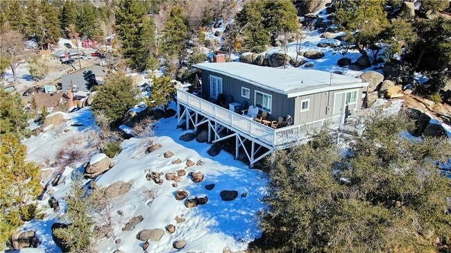 Building Photo - 2490 Fern Dr