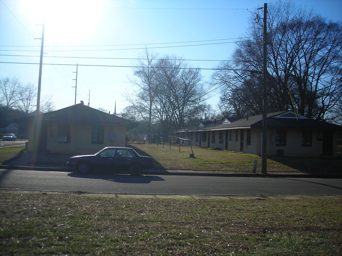 Primary Photo - Bell Court Apartments