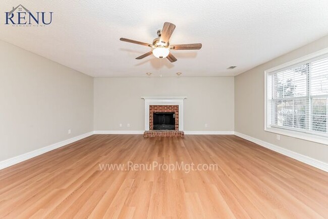 Building Photo - Now available 5 bedrooms 3.5 baths