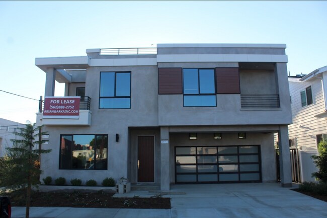 Building Photo - 3873 Bentley Ave