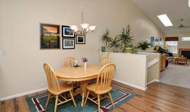 Building Photo - 2975 Neil Dr