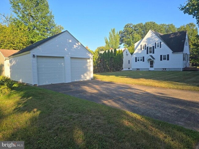 Building Photo - 130 Crescent Ave