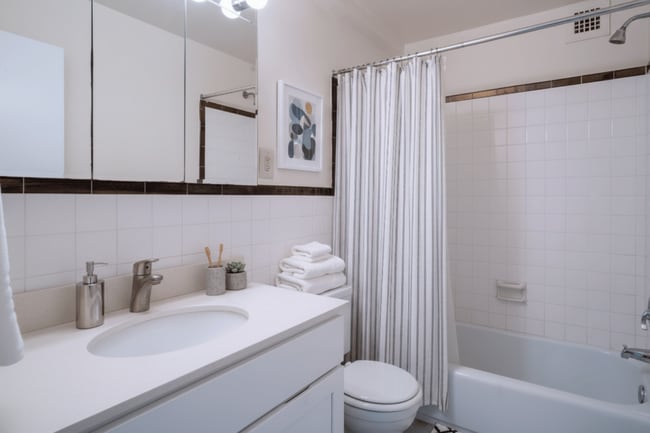 Bathroom Staged - Oakwynne House