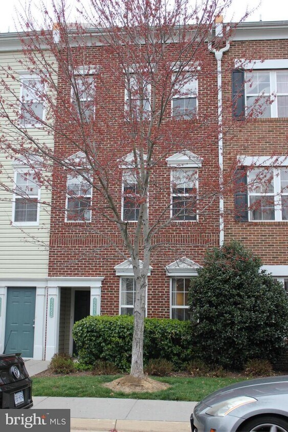 Primary Photo - 42470 Hollyhock Terrace
