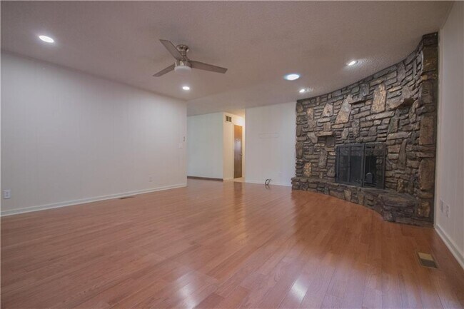 Building Photo - 403 S 37th St