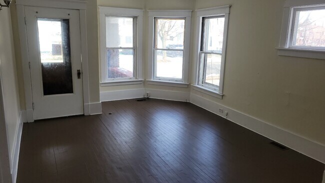 Foto del edificio - 341 E 22nd St