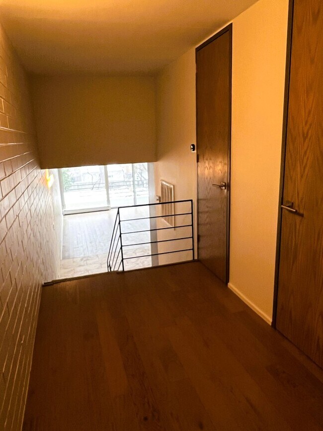 Foto del edificio - 630 Vernon Ave