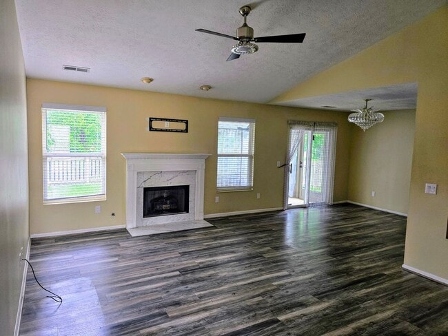 Building Photo - 3 Bed 2 Bath Huber Heights