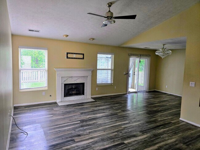 Foto del edificio - 3 Bed 2 Bath Huber Heights