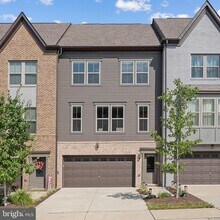 Building Photo - 9516 Capital Ln