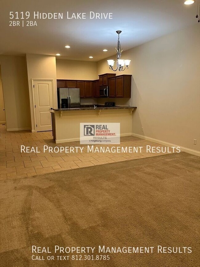 Foto del edificio - 5119 Hidden Lake Dr