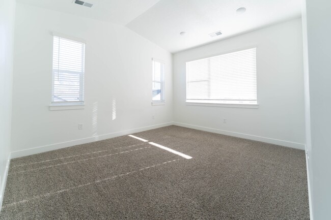Building Photo - 459 W 15 S