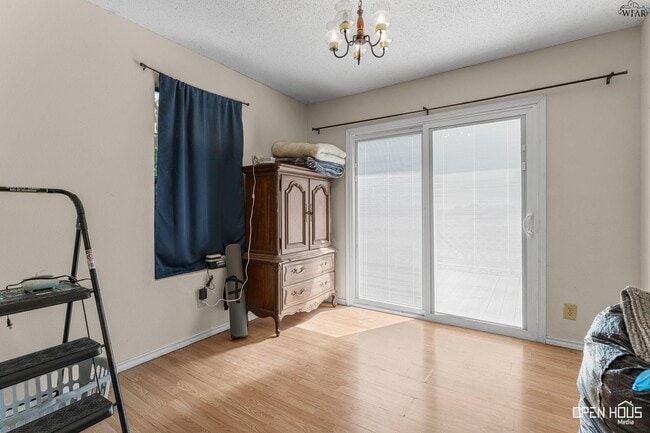 Foto del edificio - 515 N Texas St