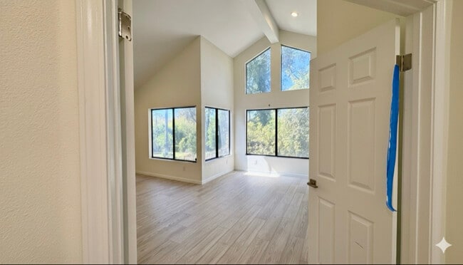 Building Photo - 5813 Serrania Ave