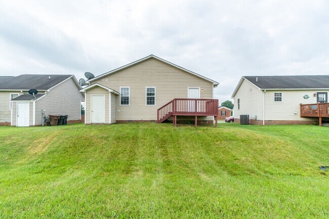 Building Photo - Cute home located in Greensboro!