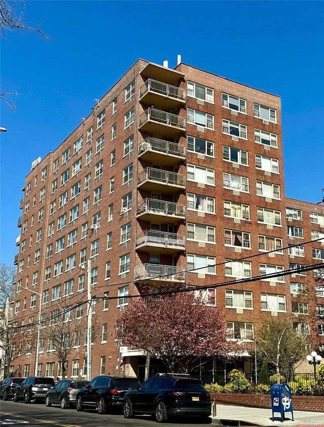 Foto principal - 81-11 45th Ave