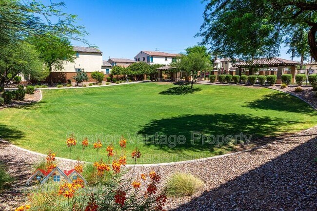 Building Photo - 2833 E Ebony Dr