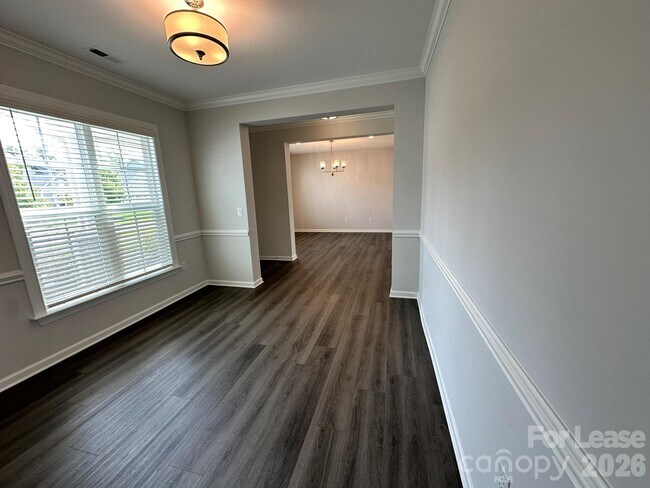 Building Photo - 1139 Overlake Dr