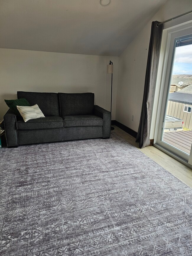 Foto del edificio - 720 Farmall Ln