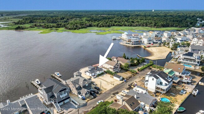 Foto del edificio - 117 Shore Dr