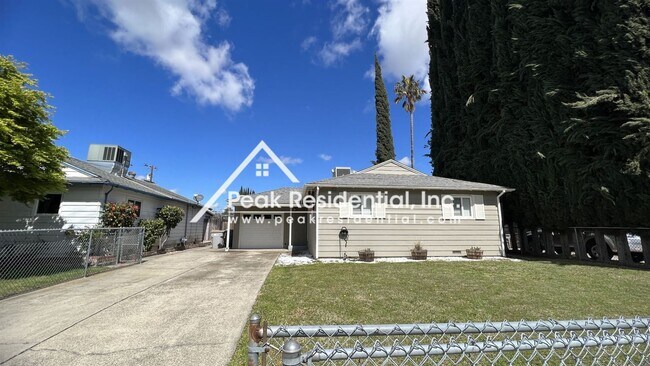 Building Photo - 3 br, 1 bath House - 1520 Michigan Blvd