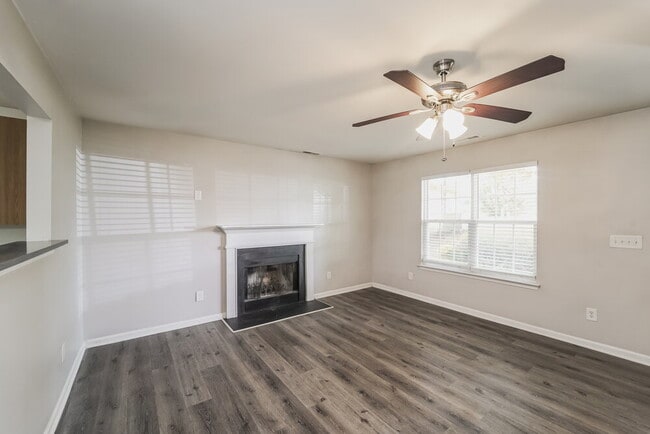 Building Photo - 1542 Kindred Cir NW