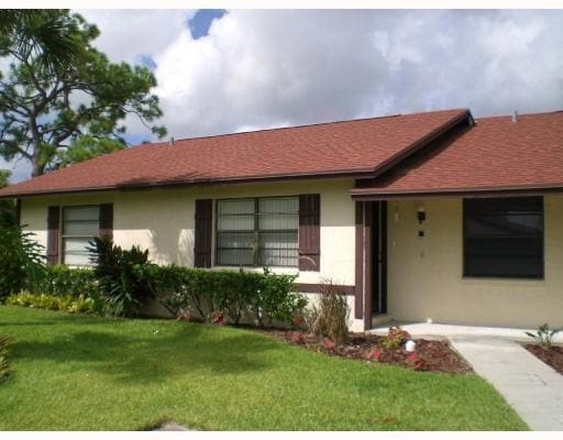 Foto del edificio - 451 Glenwood Dr