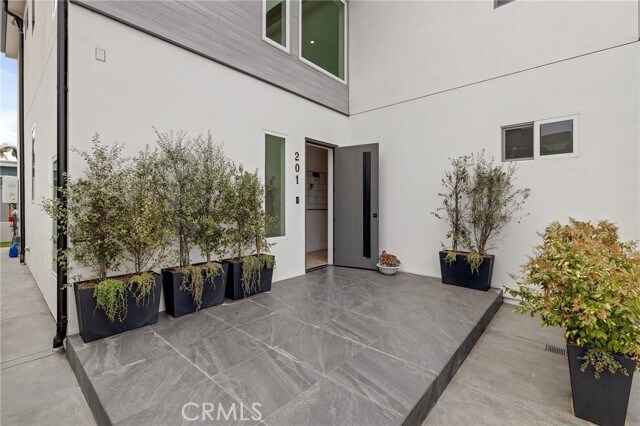 Foto del edificio - 201 S Juanita Ave