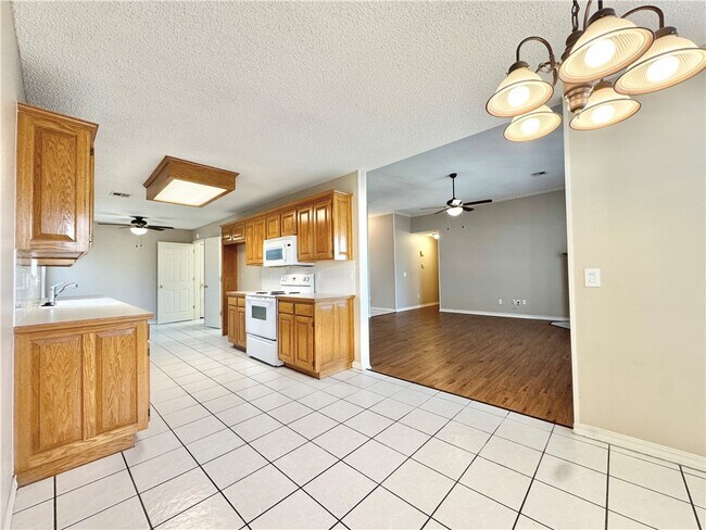Building Photo - 3050 Birch Pl