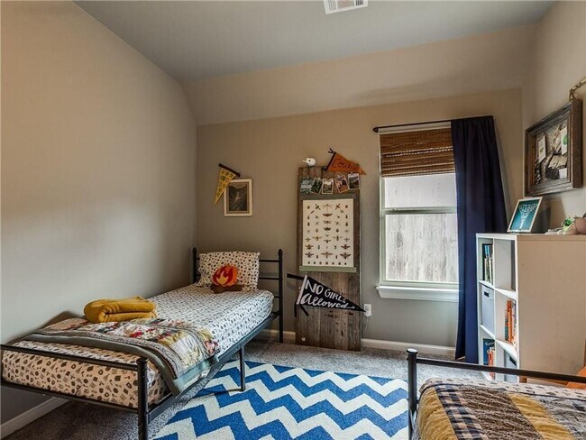 Building Photo - Beautiful 3 bedroom 2 bathroom home in Mon...